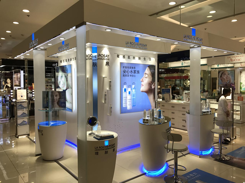 展柜設計定制：以創(chuàng)新與匠心重塑商業(yè)空間價值